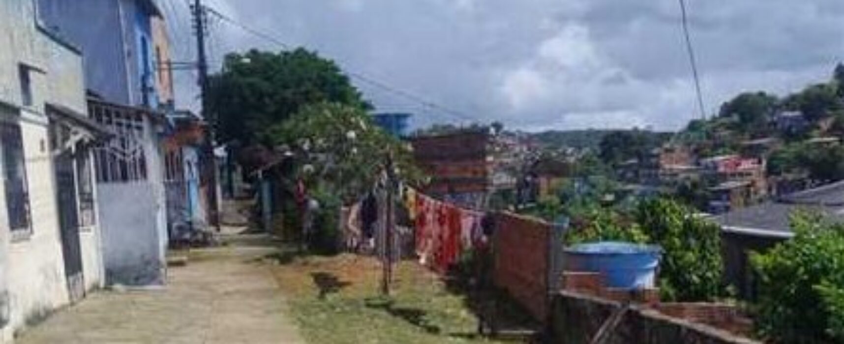 Prefeitura de Ilhéus realiza limpeza e roçagem no Alto do Coqueiro