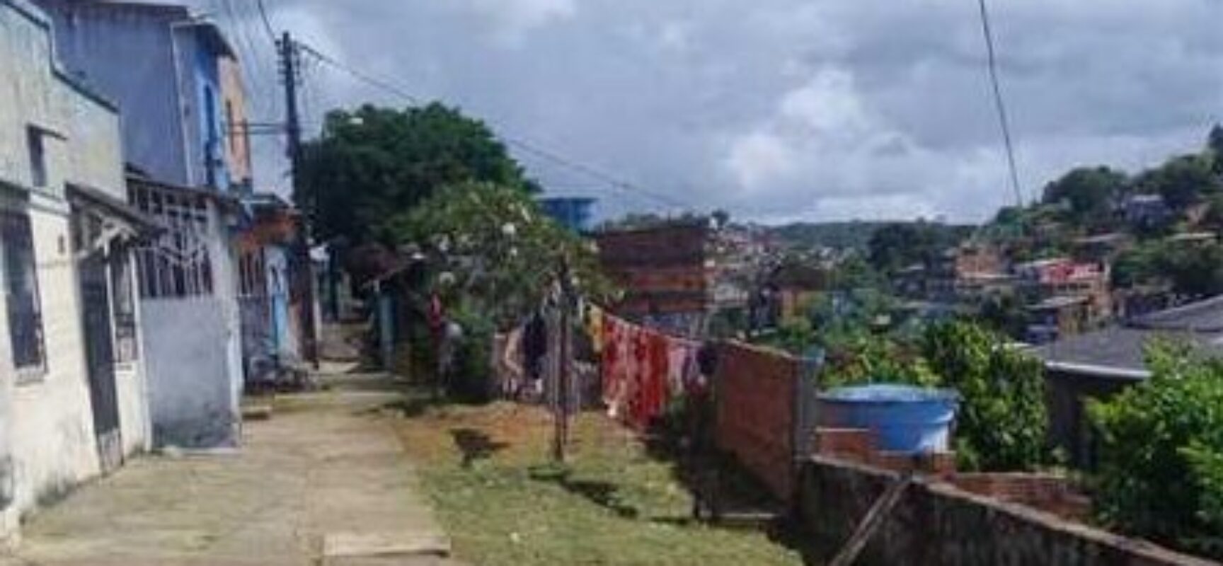 Prefeitura de Ilhéus realiza limpeza e roçagem no Alto do Coqueiro