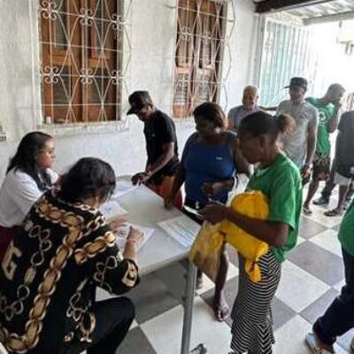 Prefeitura de Ilhéus realiza 4ª entrega de cestas básicas a famílias do antigo aterro de Itariri