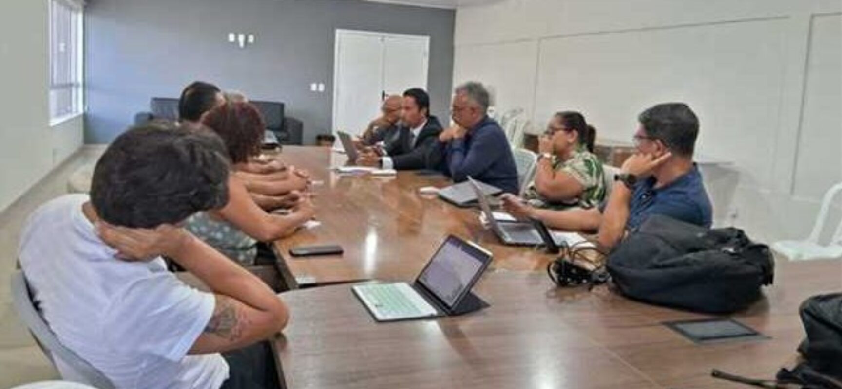 Prefeitura de Ilhéus mantém diálogo com professores e discute pautas salariais em reunião