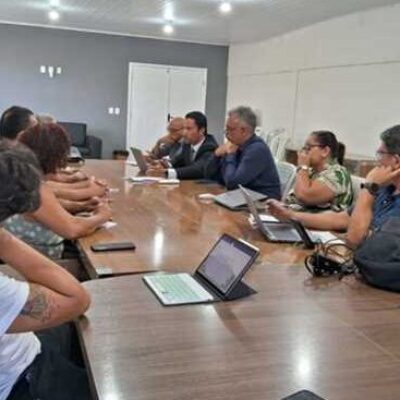 Prefeitura de Ilhéus mantém diálogo com professores e discute pautas salariais em reunião