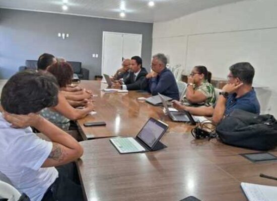 Prefeitura de Ilhéus mantém diálogo com professores e discute pautas salariais em reunião