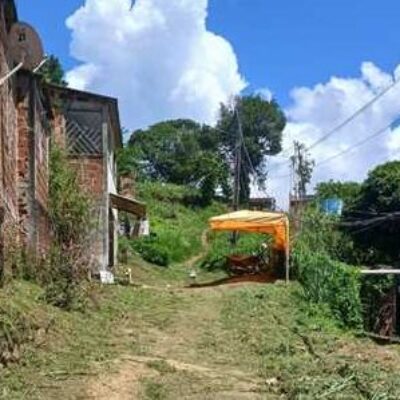Prefeitura de Ilhéus realiza roçagem no bairro Teotônio Vilela