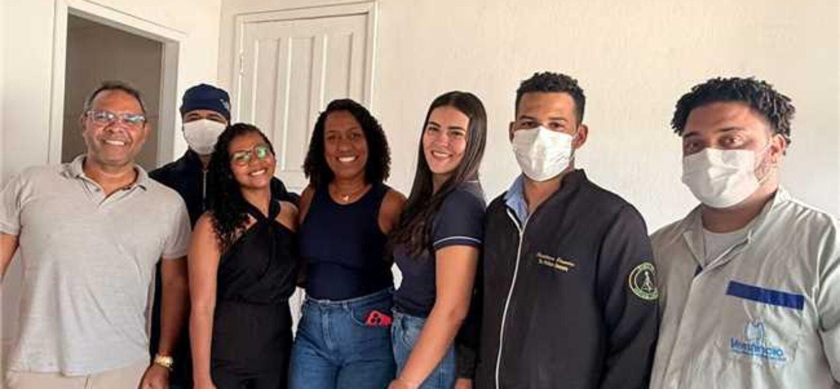 Prefeitura entrega próteses dentárias em Castelo Novo e beneficia moradores do Banco do Pedro