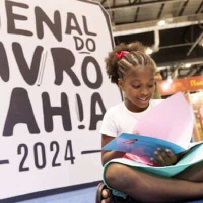 Com direito a vale-livro, 10 mil estudantes da rede municipal de Salvador visitam a Bienal do Livro na próxima semana