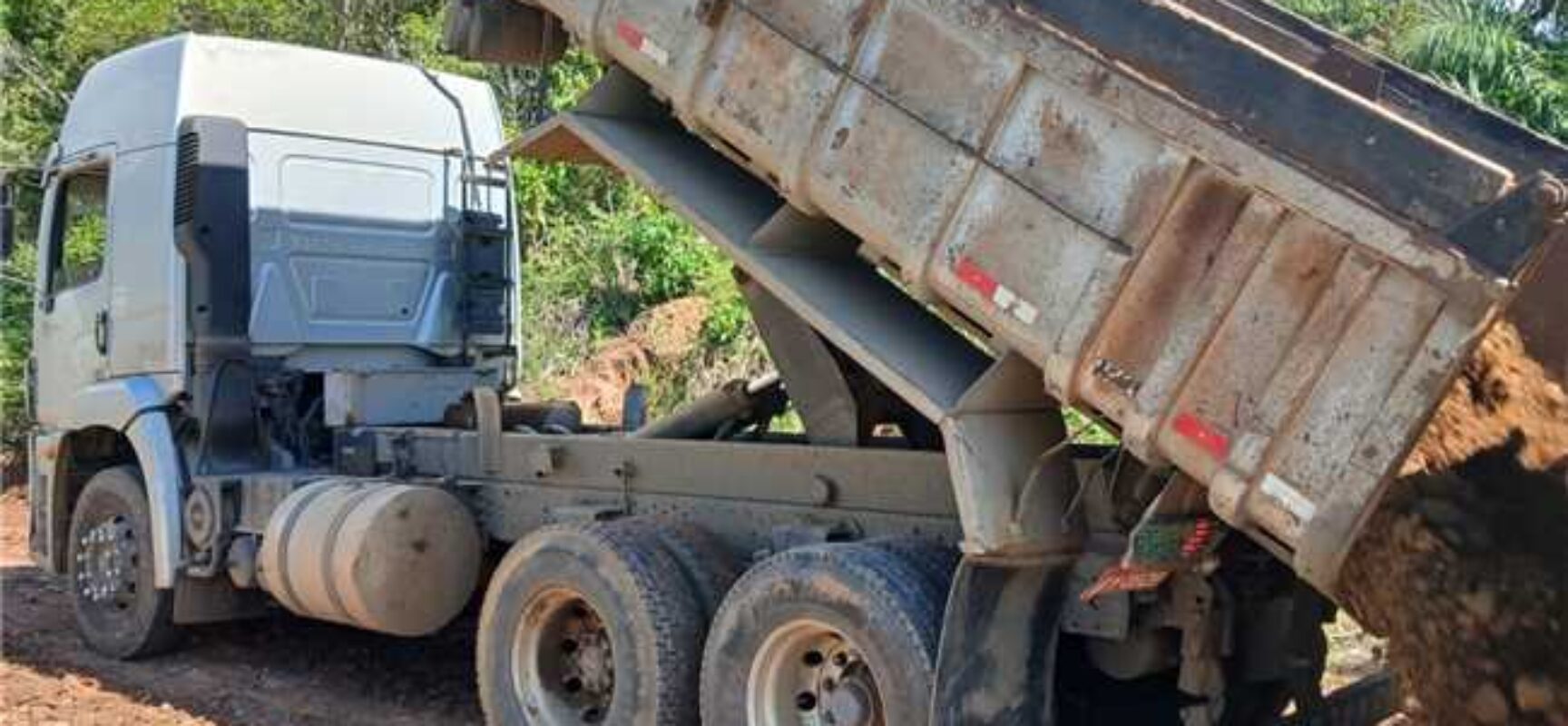 Estrada Olivença-Sapucaeira recebe encascalhamento e garante melhor acesso à comunidade