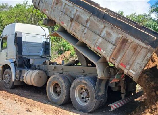 Estrada Olivença-Sapucaeira recebe encascalhamento e garante melhor acesso à comunidade