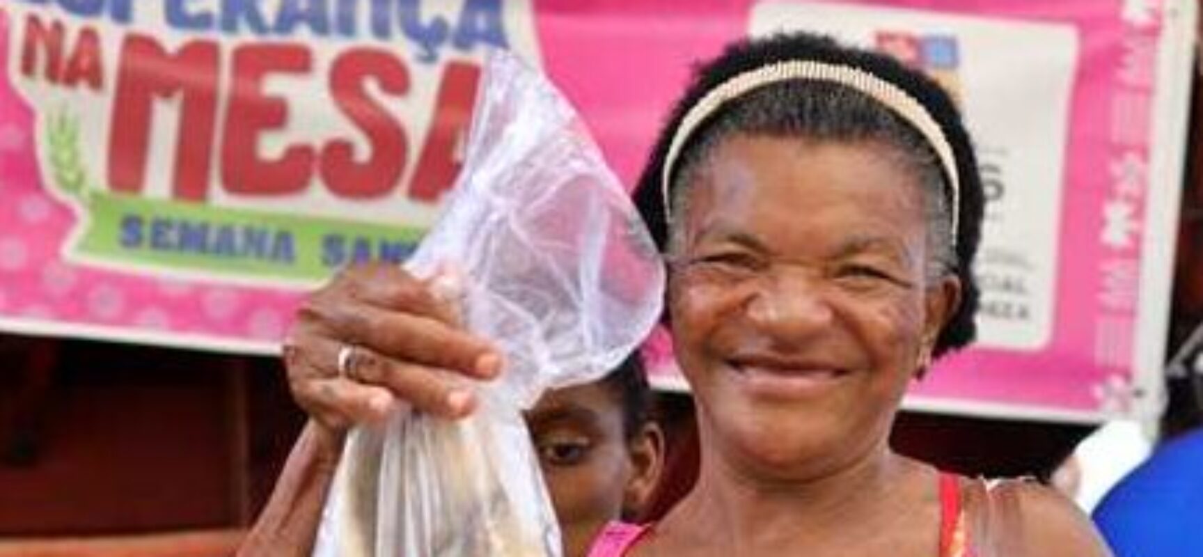 Prefeitura de Ilhéus distribui 20 toneladas de peixe para famílias em vulnerabilidade social