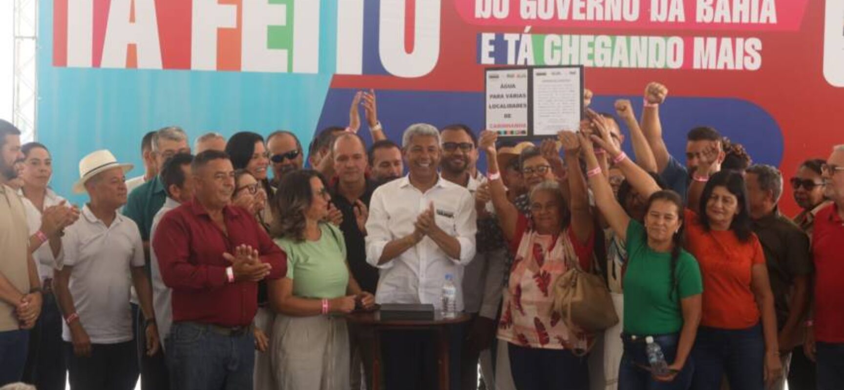 Em Carinhanha, Jerônimo Rodrigues autoriza obra de abastecimento de água pelo Novo PAC