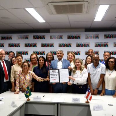 Jerônimo Rodrigues encaminha à Alba projeto de lei que garante piso do magistério acima do nacional