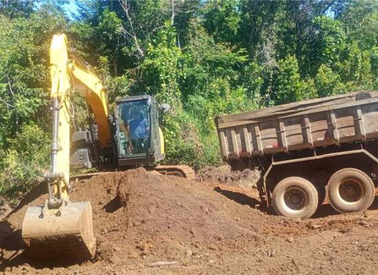Prefeitura realiza manutenção de estradas em Tibina