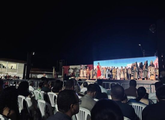 Espetáculo da Paixão de Cristo aquece o turismo religioso em Esplanada