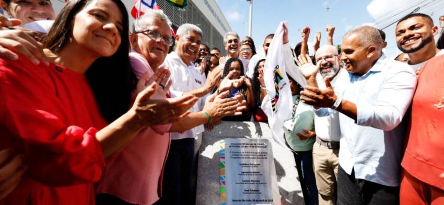 Governador inaugura escola de tempo integral e autoriza pacote de obras para ampliar infraestrutura em Mata de São João
