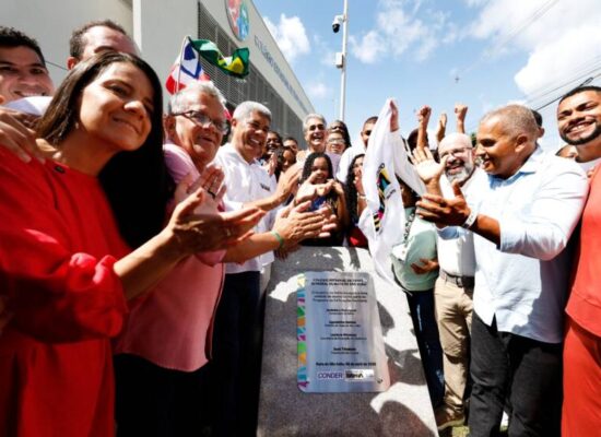 Governador inaugura escola de tempo integral e autoriza pacote de obras para ampliar infraestrutura em Mata de São João