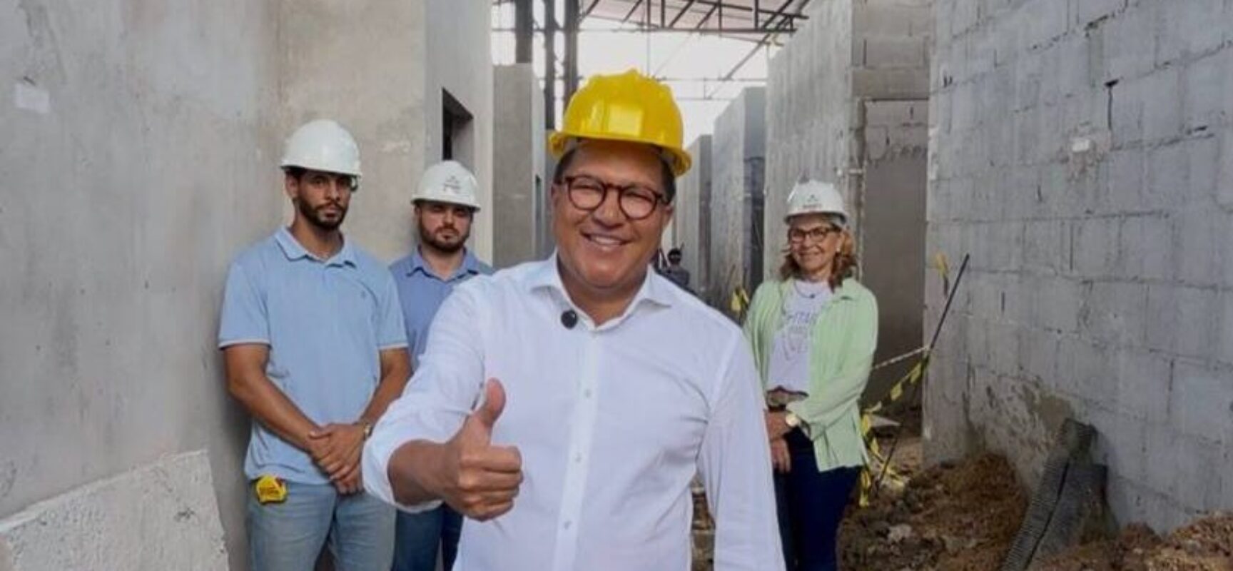 Prefeito Augusto Castro e titular da SIURB fiscalizam avanços nas obras da Nova Feira da Califórnia