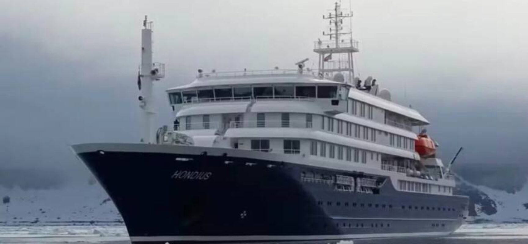 Navio com surto de hantavírus inicia evacuação sob protocolo de emergência na Espanha