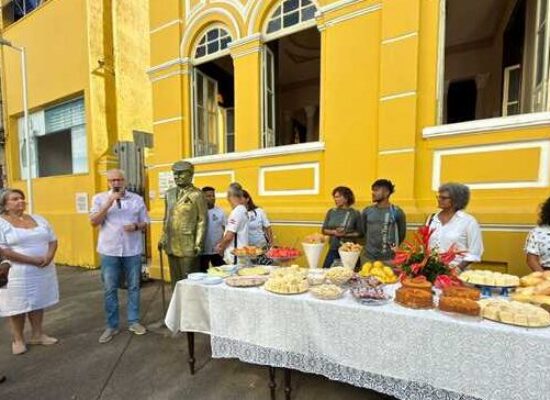 Prefeitura apresenta reforma da Casa de Cultura Jorge Amado a guias de turismo de Ilhéus