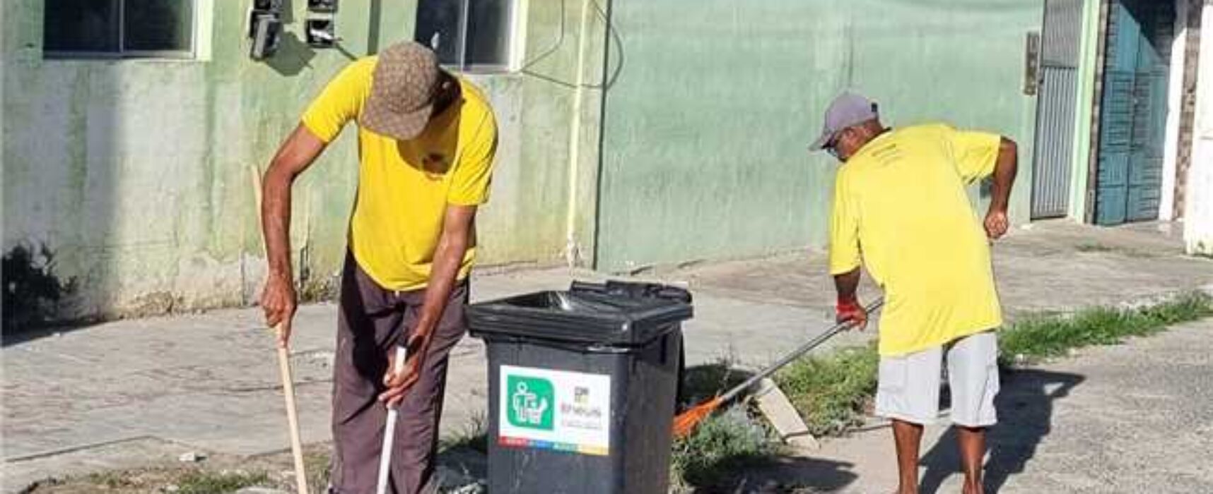 Prefeitura de Ilhéus realiza serviços de varrição no bairro Nelson Costa
