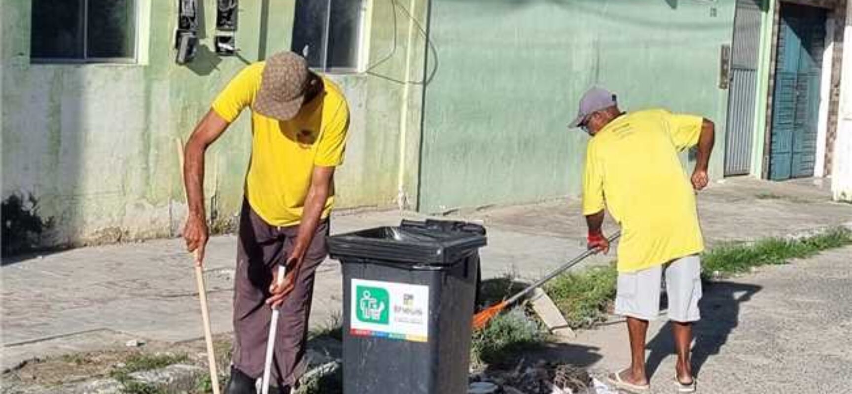 Prefeitura de Ilhéus realiza serviços de varrição no bairro Nelson Costa