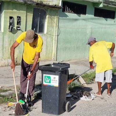 Prefeitura de Ilhéus realiza serviços de varrição no bairro Nelson Costa