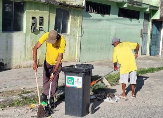 Prefeitura de Ilhéus realiza serviços de varrição no bairro Nelson Costa
