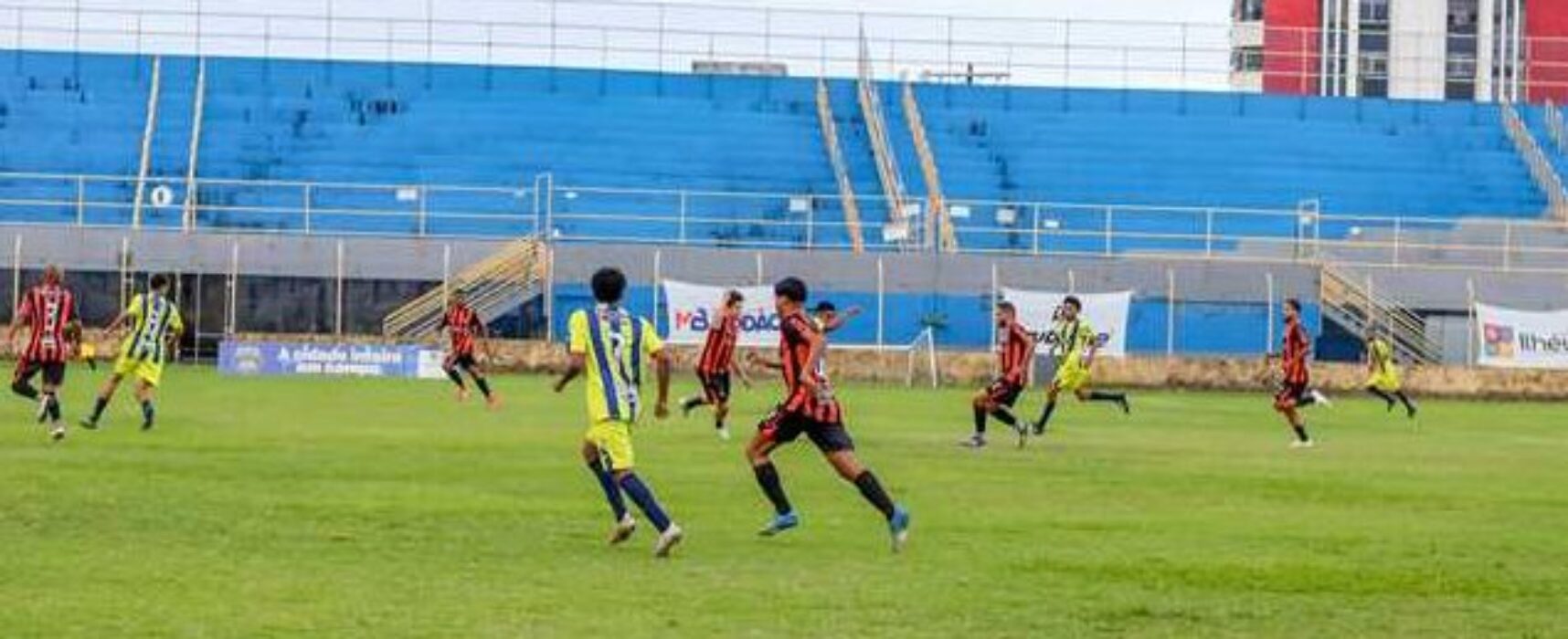 Quartas de final da Copa Interbairros definiram semifinalistas no Estádio Mário Pessoa