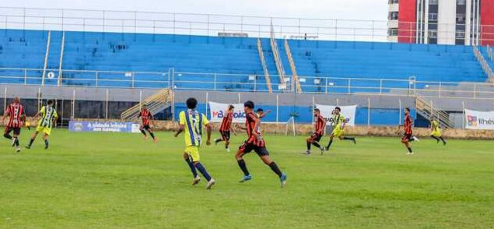 Quartas de final da Copa Interbairros definiram semifinalistas no Estádio Mário Pessoa