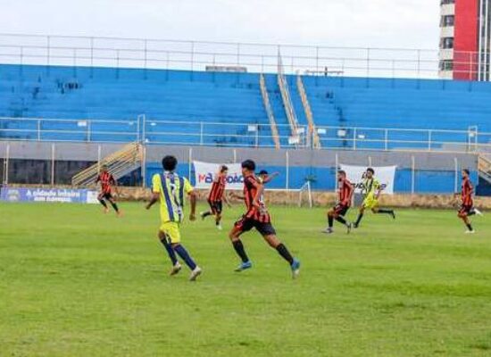 Quartas de final da Copa Interbairros definiram semifinalistas no Estádio Mário Pessoa