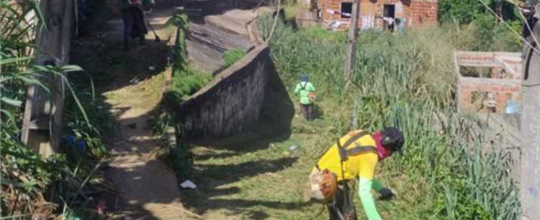 Alto da Esperança recebe serviços de roçagem e limpeza