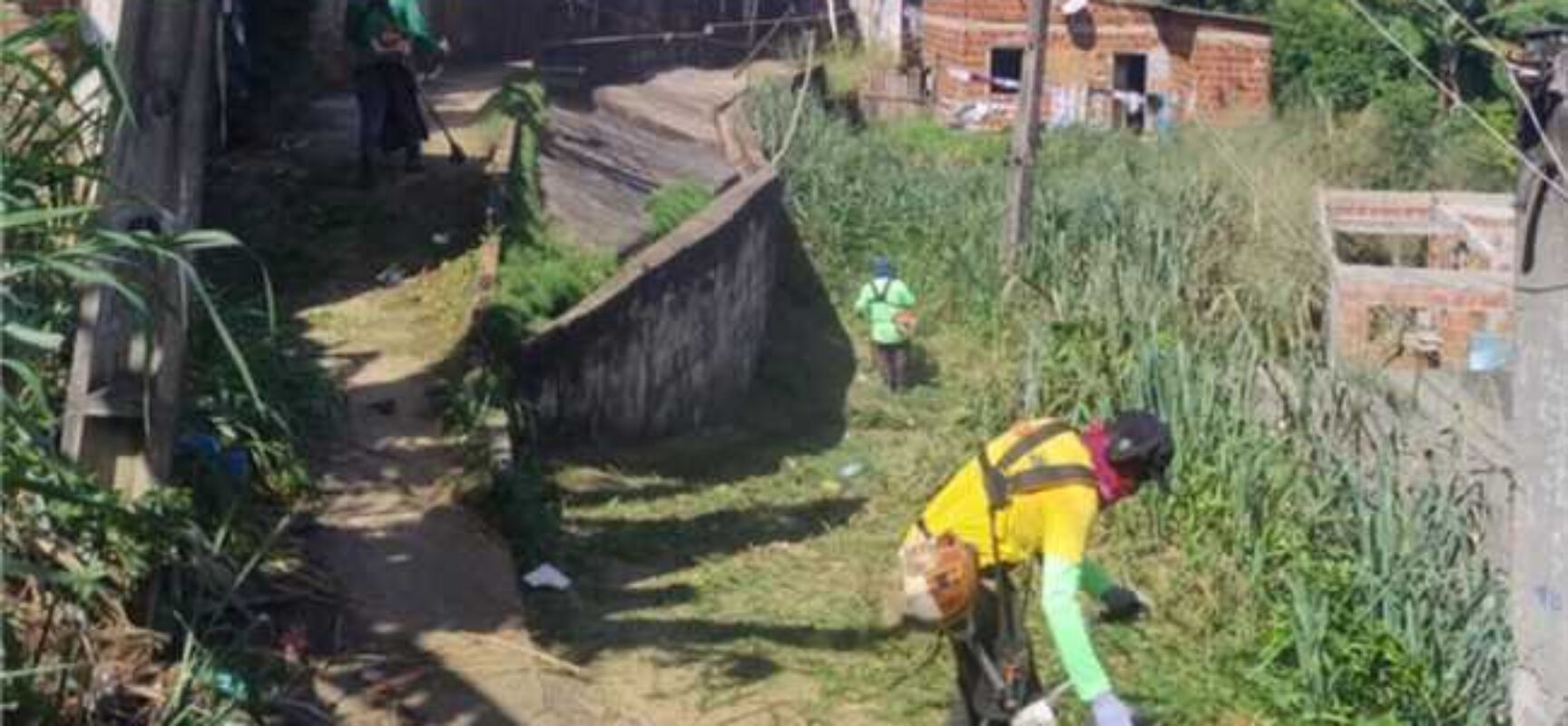 Alto da Esperança recebe serviços de roçagem e limpeza