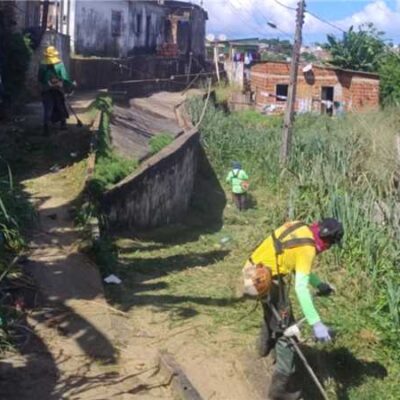 Alto da Esperança recebe serviços de roçagem e limpeza
