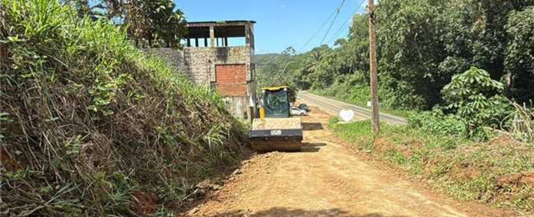Prefeitura recupera estrada e atende demanda de moradores do Novo Ilhéus