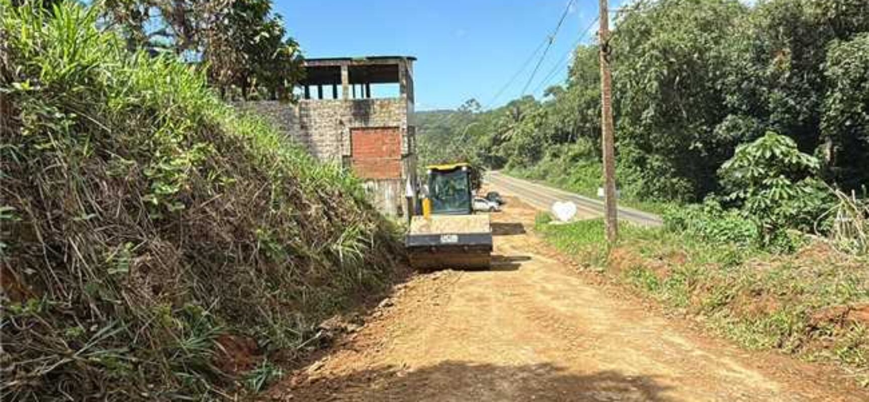 Prefeitura recupera estrada e atende demanda de moradores do Novo Ilhéus