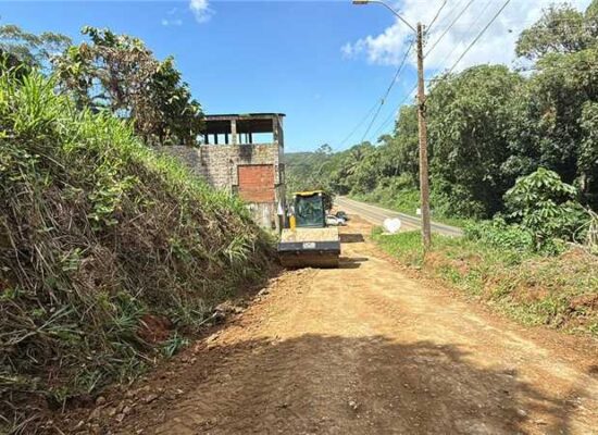 Prefeitura recupera estrada e atende demanda de moradores do Novo Ilhéus