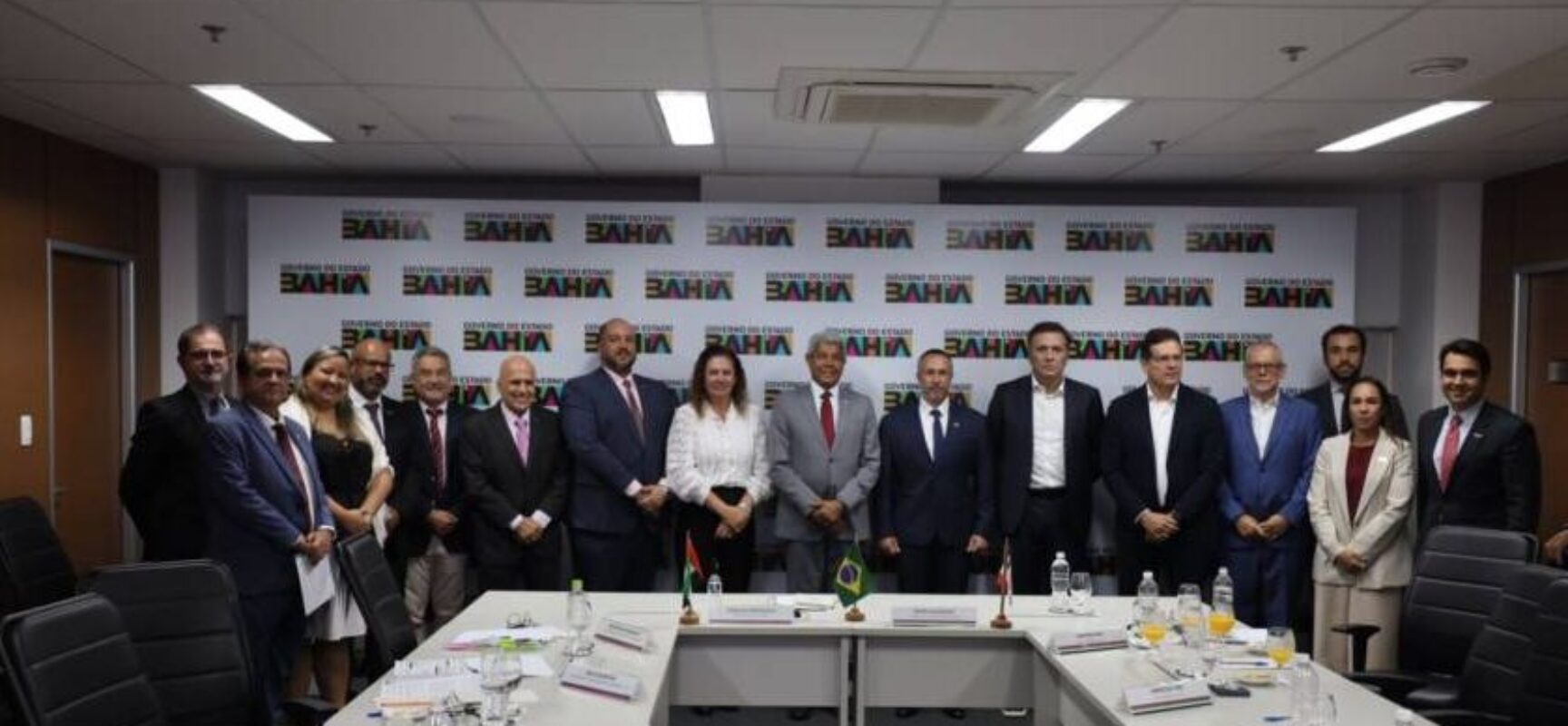 Governador discute avanços dos investimentos em sustentabilidade na Bahia com embaixador dos Emirados Árabes
