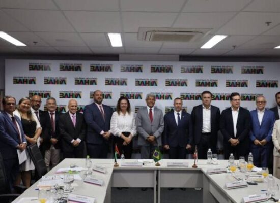 Governador discute avanços dos investimentos em sustentabilidade na Bahia com embaixador dos Emirados Árabes