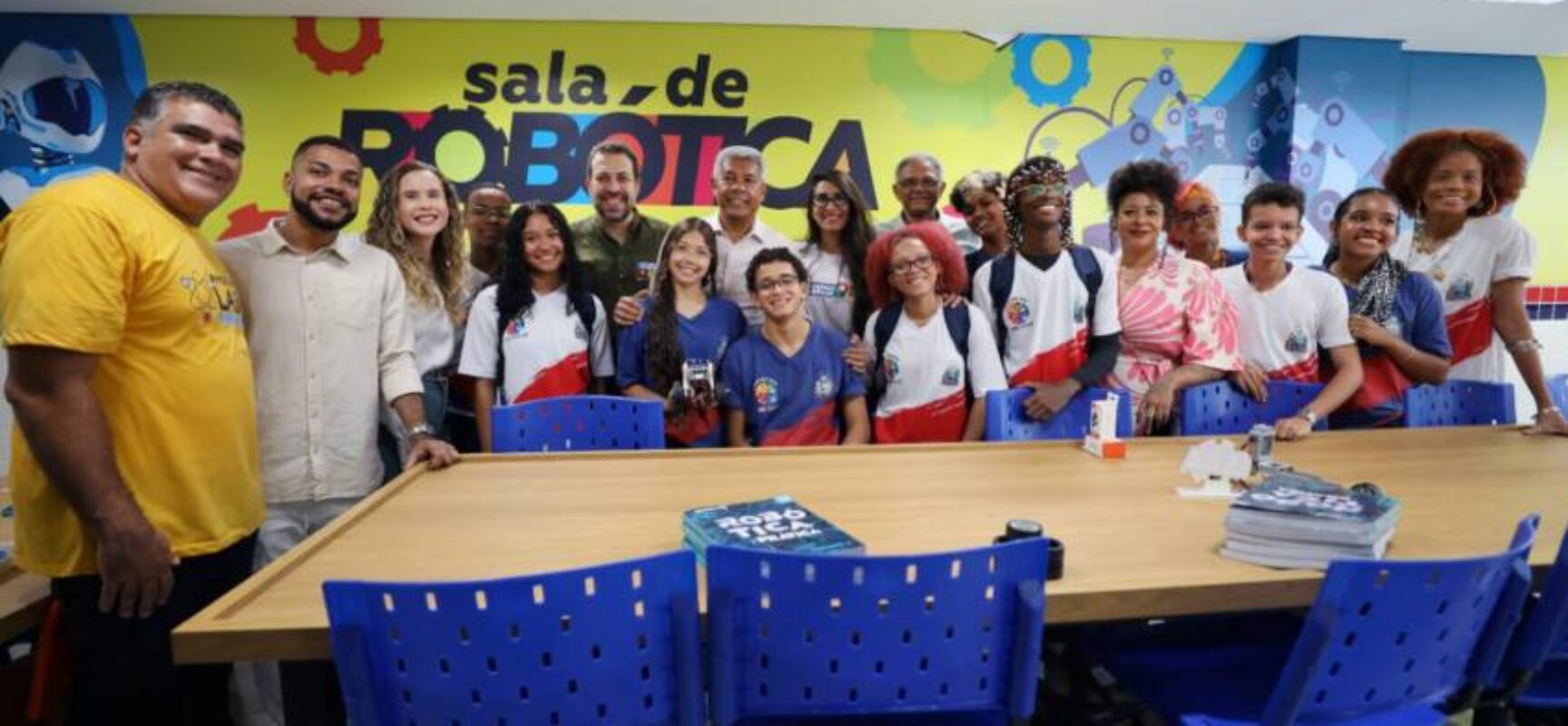 Em Salvador, Jerônimo Rodrigues visita escola estadual de referência em tempo integral com ministro Guilherme Boulos