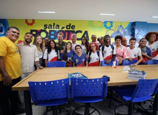 Em Salvador, Jerônimo Rodrigues visita escola estadual de referência em tempo integral com ministro Guilherme Boulos