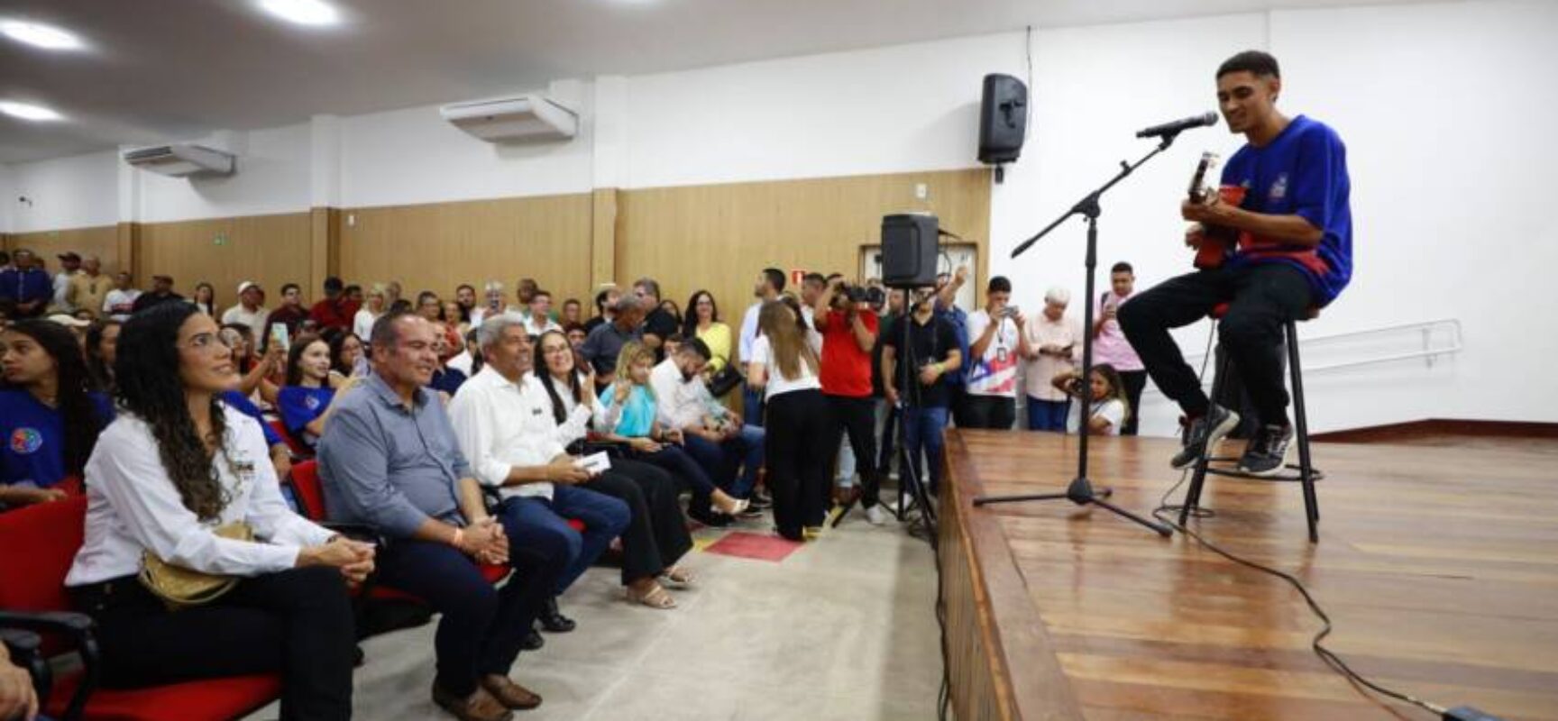 Governo do Estado entrega escola em tempo integral, obra viária e anuncia novos investimentos em Jaborandi
