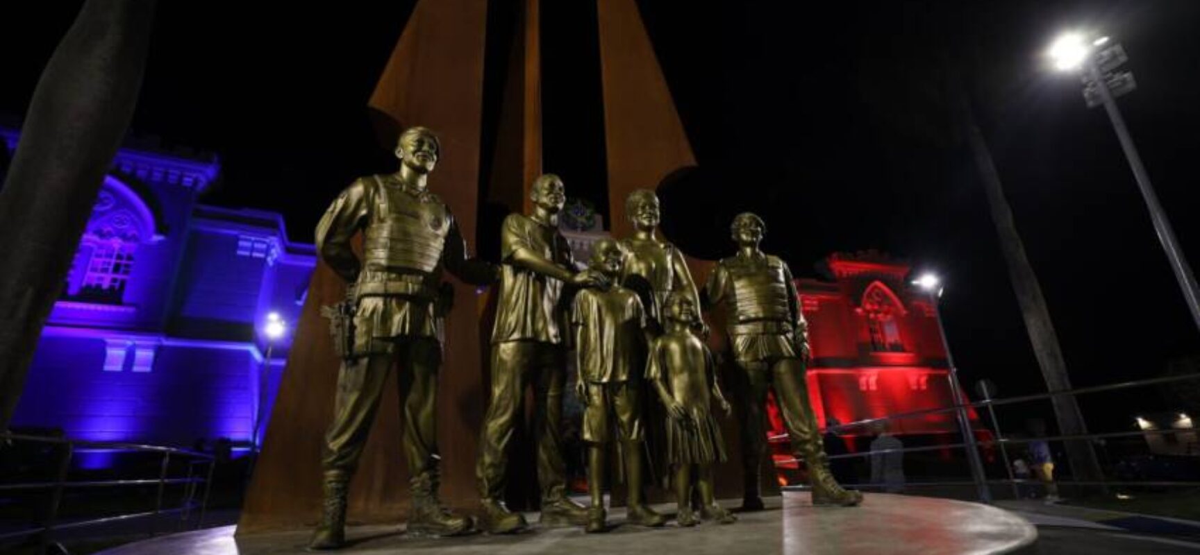 Bicentenário da PMBA é celebrado com homenagens, medalhas e monumento histórico em Salvador