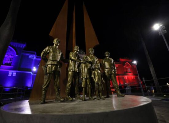 Bicentenário da PMBA é celebrado com homenagens, medalhas e monumento histórico em Salvador