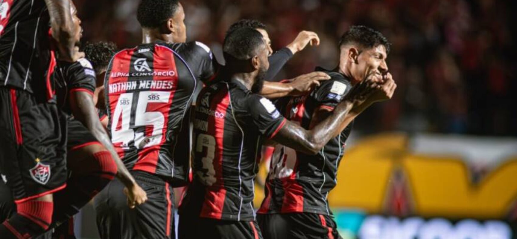 Vitória goleia Coritiba por 4×1 no Barradão e salta de colocação no Brasileirão