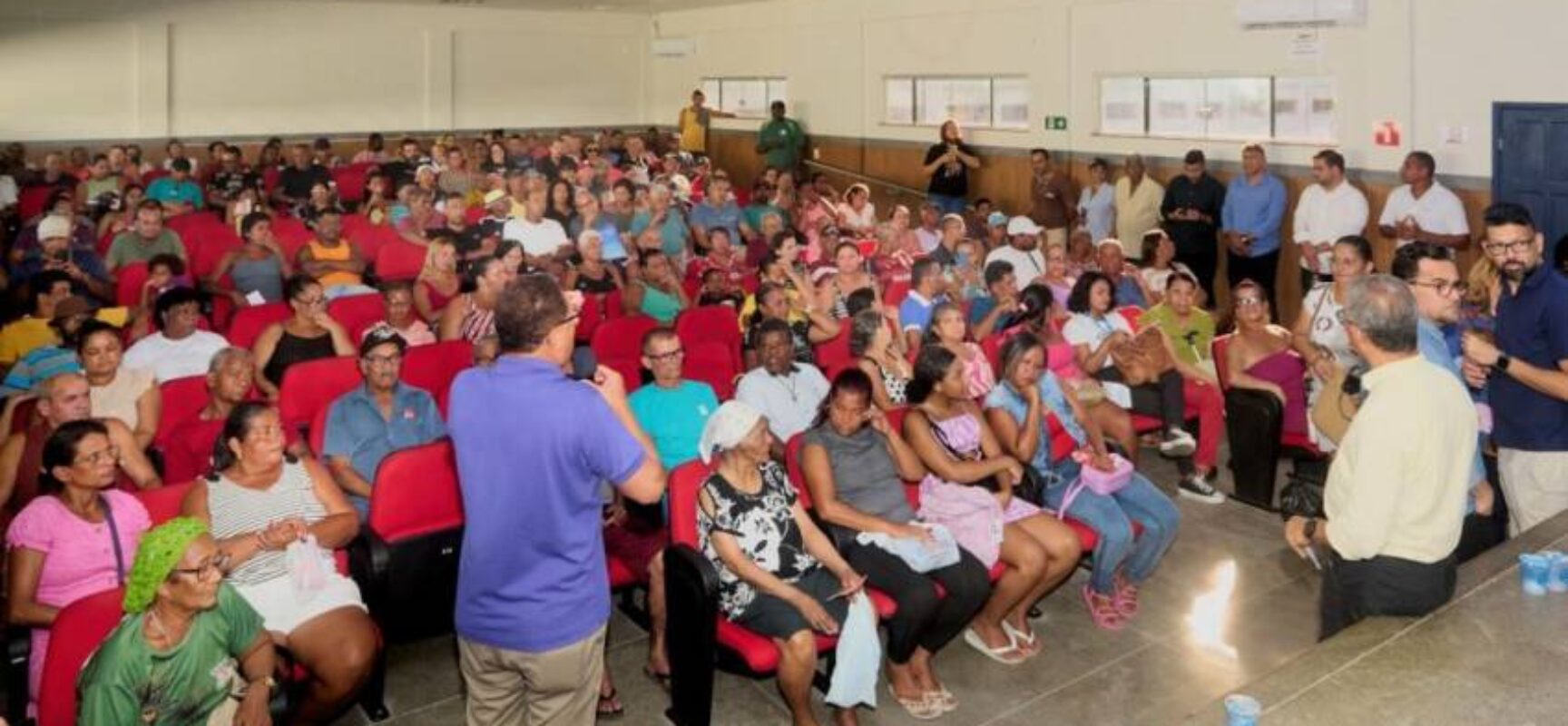 Augusto Castro e secretários alinham com feirantes detalhes para inauguração da Nova Feira do São Caetano
