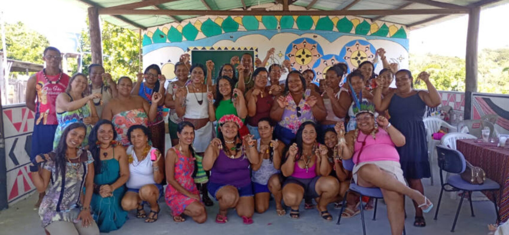 ALDEIA IGALHA: MULHERES TUPINAMBÁS INICIAM OFICINA DE ARTESANATO E FORTALECEM CULTURA TRADICIONAL EM OLIVENÇA