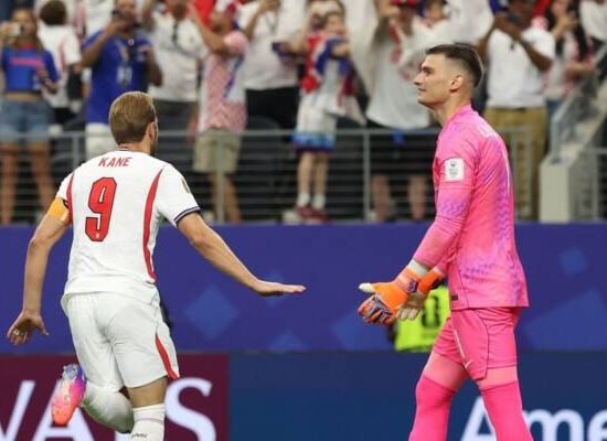 Inglaterra faz quatro gols e vence a Croácia na estreia da Copa