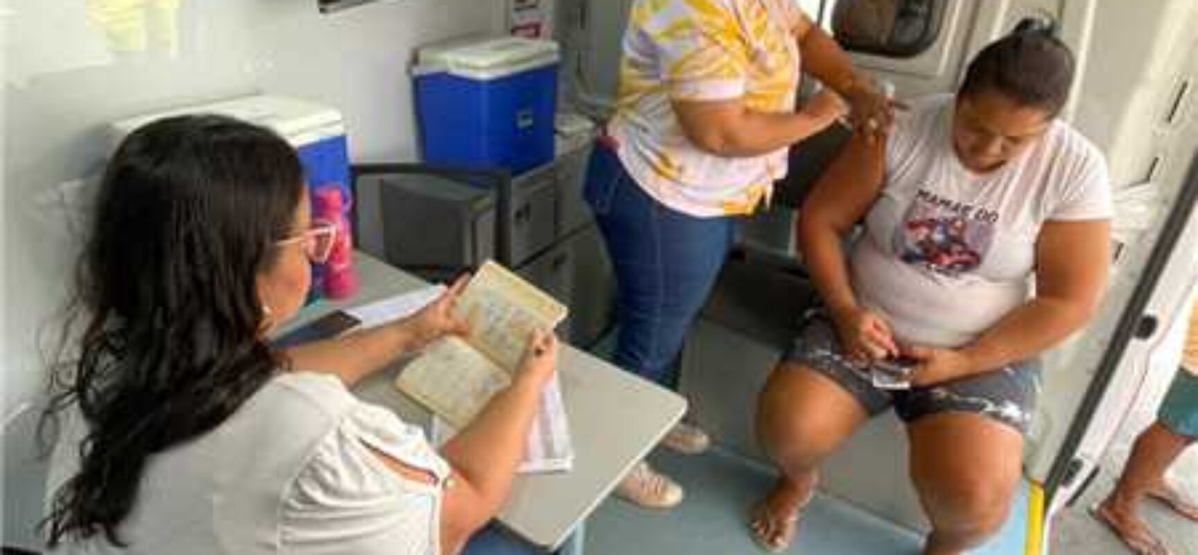 Prefeitura de Ilhéus amplia acesso à vacinação com ação itinerante em bairros da cidade