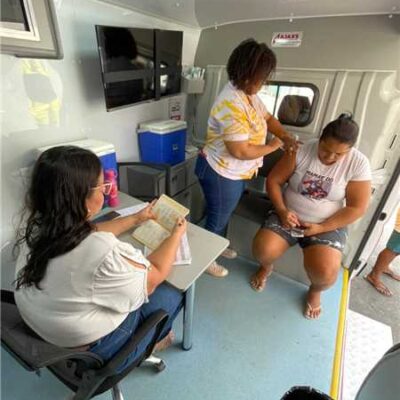 Prefeitura de Ilhéus amplia acesso à vacinação com ação itinerante em bairros da cidade