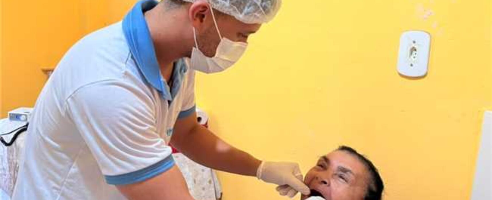 Prefeitura de Ilhéus entrega 120 próteses dentárias na Ponta da Tulha