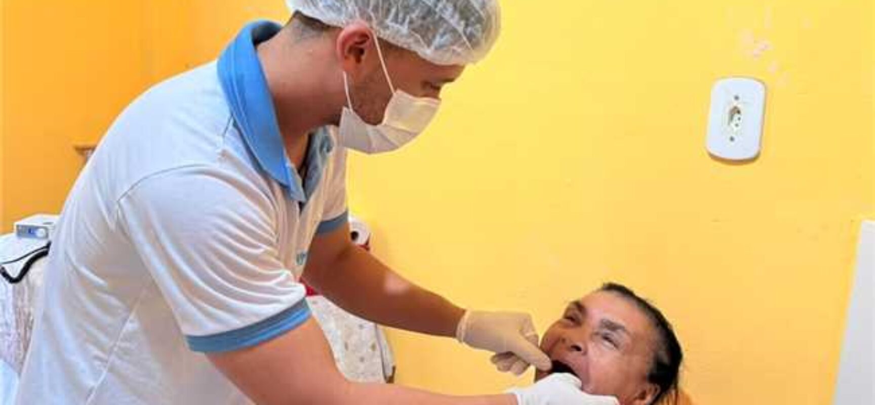 Prefeitura de Ilhéus entrega 120 próteses dentárias na Ponta da Tulha
