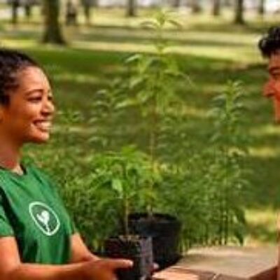 Troca Sustentável incentiva reciclagem e distribuição de mudas em Ilhéus